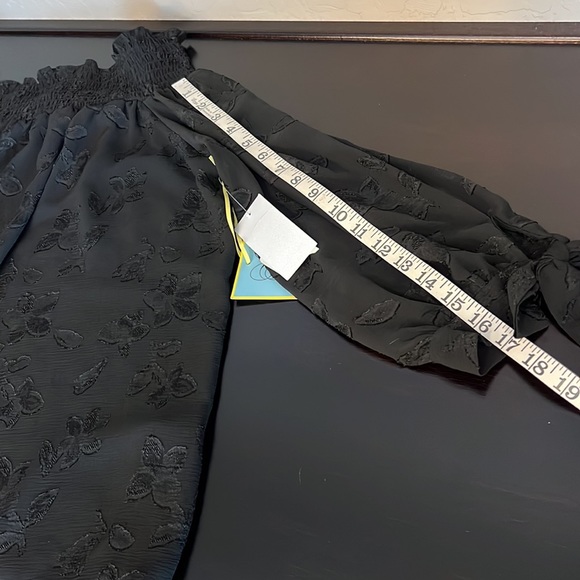 CeCe off shoulder jacquard blouse in black,elastic top ruching,tie sleeves,NWT,L - Picture 6 of 11